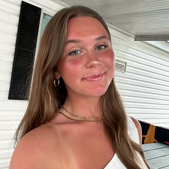 Meet your Posher, Monica - Picture 1 of 1